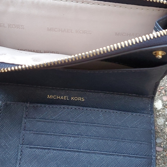 Michael Kors Begonia Flower Wallet Card Holder Set - Picture 5 of 7